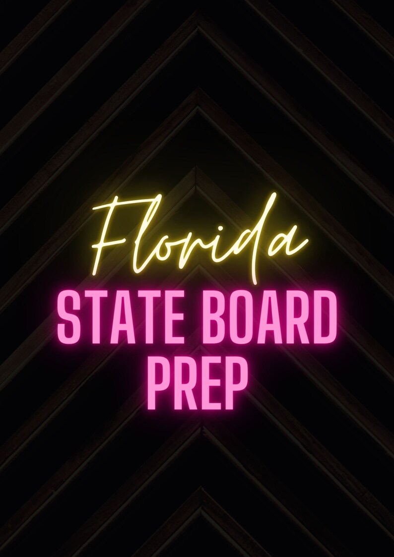 Puede incluir: Letrero de ne&oacute;n con las palabras "Florida STATE BOARD PREP" en amarillo brillante y rosa. El texto est&aacute; sobre un fondo oscuro con un patr&oacute;n de chevr&oacute;n hecho de tablones de madera.
