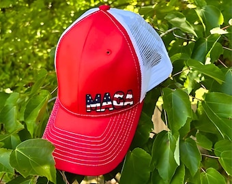 Gorra MAGA roja hecha a mano: diseño de bandera estadounidense, ajustable con cierre a presión.
