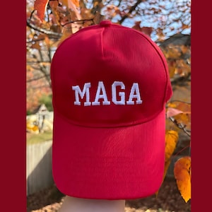 Roter MAGA Snapback Hat: Besticktes Geschenk der Republikaner