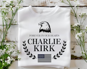 Patriotic Memorial Eagle-T-shirt: Forever in Our Hearts, Gildan-katoenen uniseks shirt