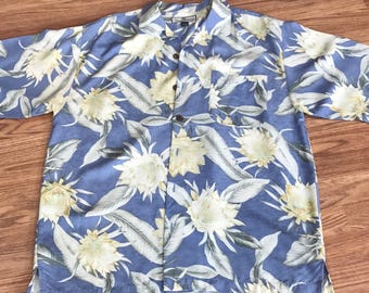 Camisa Tommy Bahama con botones 100 % seda talla mediana