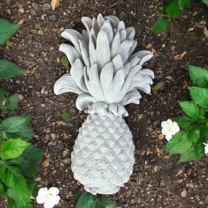 Stone pineapple decoration, Pineapple figure on wall, Fruit home ornament, Realistic pineapple statue, Garden concrete decor
