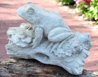 Stone frog figurine, Small frog sitting on log, Garden animal art, Outdoor statue, Frog decor, Concrete toad figure, Animal home ornament