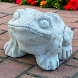 Beton frog sculpture, Lawn toad statue, Frog outside decor, Backyard toad figure, Concrete frog art, Stone toad ornament, Home frog style