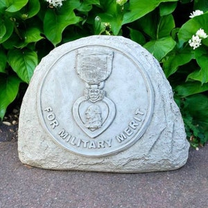 Detailed military merit rock figure, Garden veteran rock sculpture, Cement grave marker ornament, Concrete military merit gift rock statue