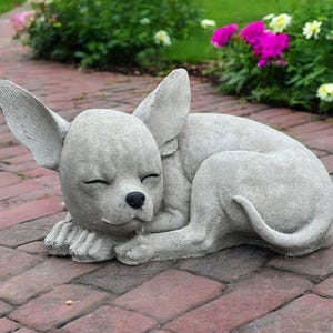 Sculpture chihuahua en plein air, figurine de chien en ciment, décoration d&#39;animal de compagnie en béton, statue de chien de pelouse, art chihuahua d&#39;arrière-cour, idée d&#39;animal de compagnie en pierre, chien endormi