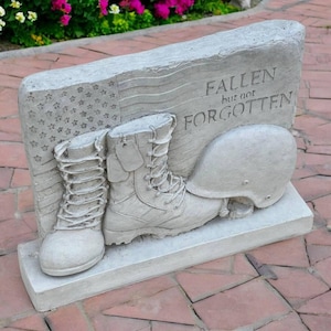 Stone soldier memorial, Honoring heroes figure, Fallen soldiers art, War heroes decor, Outdoor soldier rock idea, Veterans memorial statue