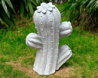 Concrete cactus figure, Desert garden decor, Southwest yard art, Outdoor cactus sculpture, Patio ornament, Small cactus figurine