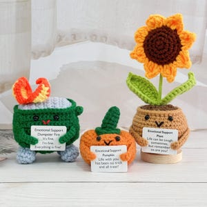 Handgefertigtes Halloween-Geschenkset, gehäkelte Sonnenblume / Kürbis / Mülltonne, emotionale Unterstützung, Aufmunterungsgeschenk, Selbstpflegegeschenke, Halloween-Dekor