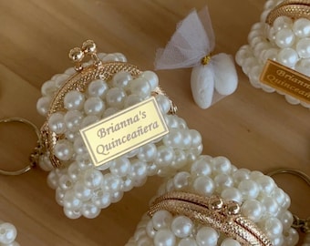 Llavero mini monedero de perlas personalizado, dije para bolso con cuentas, recuerdo de boda, regalo de quinceañera