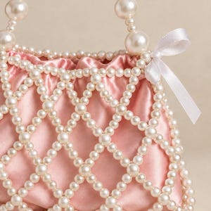 Handgjord pärlkuvertväska, rosa satinväska, present till brudgummen bild 4