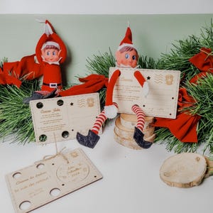 Carte postale en bois personnalisée lutin elfe farceur du père noël - prénom
