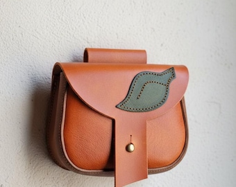 Belt Bag - Pouch – Handmade Leather – Cottagecore Forest Style - Hazel fox / noce. No 5132