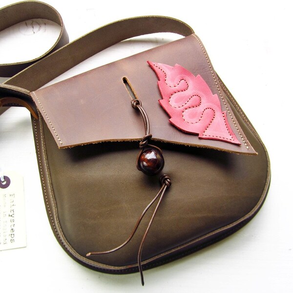 THIMBLE Bag 2644. Leather Messenger Bag, by Fairysteps