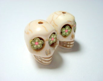 Farbe Blumen Augen Erdgrün und Elfenbein Howlite 18mm Sugar Skull Perlen