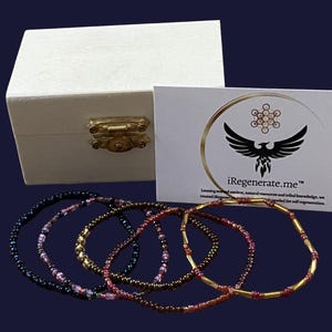 Pulsera de cuentas de cristal checo hecha a mano – Joyería minimalista apilable con cuentas pequeñas, regalo delicado para ella.