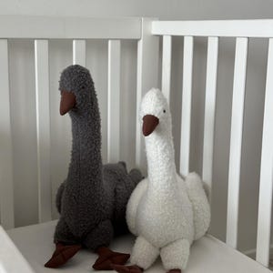 Oie en peluche, peluche oie, oie blanche, oie grise, jouet animal, compagnon de couchage, cadeau de baby shower, doudou, oie avec un long cou