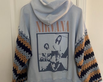 Sudadera Nirvana de segunda mano con mangas de ganchillo - Talla pequeña