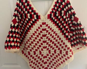 Poncho cuadrado de abuela tejido a crochet (L-XXL)
