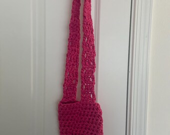 Bolsa para botella de agua tejida a crochet, bolso bandolera de hilo de camiseta rosa