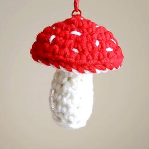 キノコのキーホルダーの編み図。バッグやリュックサック用のキノコの編み図。キノコのキーホルダーの編み図はPDF形式です。