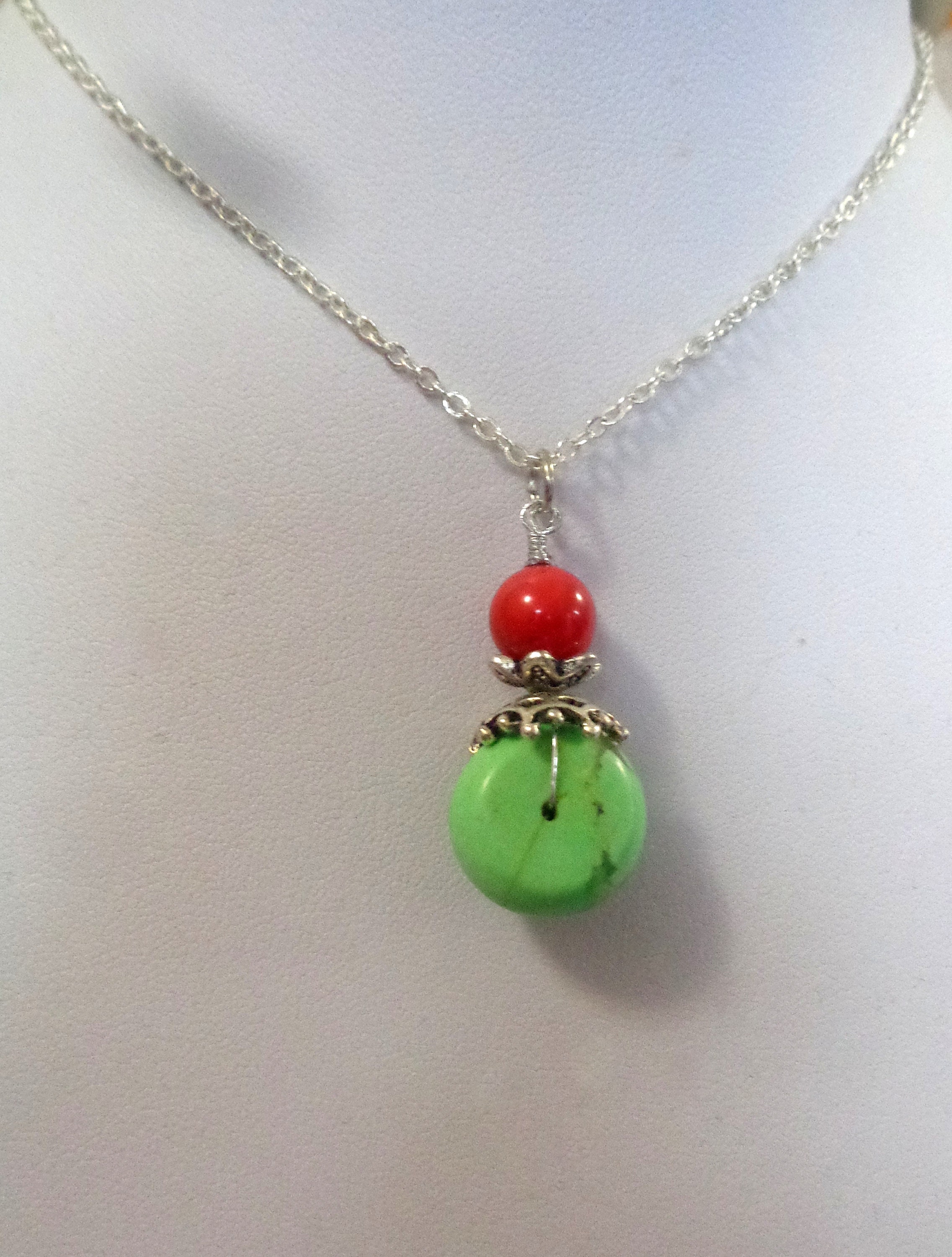 Sterling Silber Grün Türkis W Coral Bead Halskette. 42 Cm
