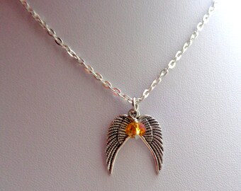 Collar de alas de ángel: acabado en plata antigua, colgante con piedra de nacimiento