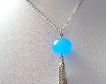 Collier pendentif calcédoine bleue : chaîne à pampilles en argent