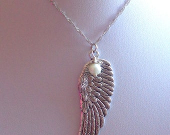 Collar de alas de ángel: acabado en plata antigua, colgante de perla blanca
