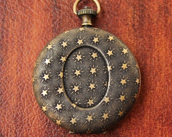 Large Round Pocket Watch Case Locket Oval Recess - Stars Texture Design - Antique Gold Finish - Perfect for DIY Photo and Art Jewelry