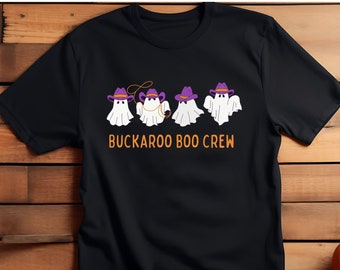 Dołącz do Buckaroo Boo Crew w Halloween! Nasza słodka koszulka z kowbojskim duchem to idealny prezent na upiorną zabawę z westernowym akcentem!