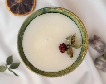 Handgjort doftljus med jasmin i blå keramikskål, botanisk heminredning, handgjort aromaterapiljus, ljus med torkade blommor - 275 g
