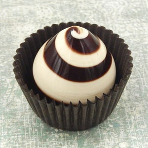 11-077CV Glass Chocolate Swirl Candy Approx. 1.25&quot; X 1.25&quot; Handmade Gift Figurine Home Décor Table Glass Lampworked Hand Blown Special Gift
