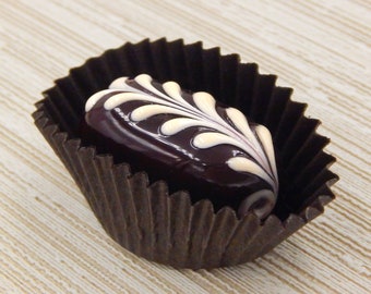 Hulet Glass Chocolate, Ovalado Marrón Coleccionable con Patrón de Plumas Color Crema
