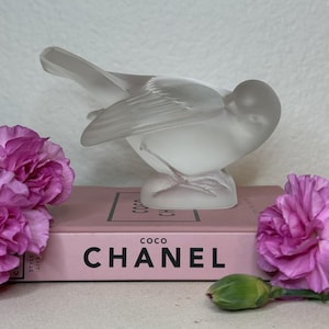 Lalique France Crystal &quot;Moineau Coquet&quot; – Exquisite Frosted Sparrow Paperweight Figurine