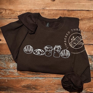 Bluza z haftem „Sourdough” | Rustykalny chleb i grafika liniowa „Starter” | Bluza z okrągłym dekoltem Cottagecore | Prezent dla Homesteadera | Estetyczna koszula piekarza