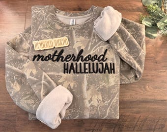 Sudadera de cuello redondo con bordado de camuflaje "Maternidad Aleluya" / Sudadera con bordado en relieve / Sudadera para mamá cristiana / Sudadera de camuflaje de tejido grueso