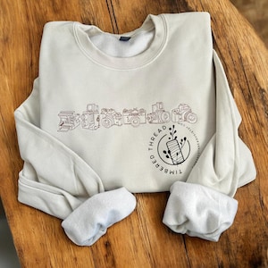 Embroidered Vintage Camera Sweatshirt: Photographer Gift, Neutral Crewneck