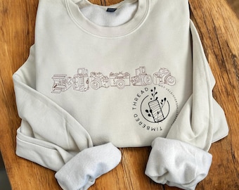 Embroidered Vintage Camera Sweatshirt: Photographer Gift, Neutral Crewneck