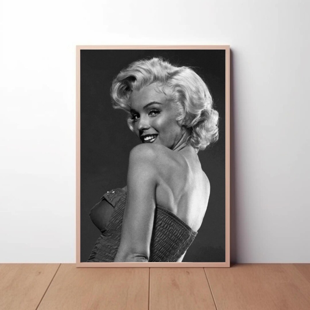 Marilyn Monroe Poster: Iconic Black and White Vintage Fashion ...