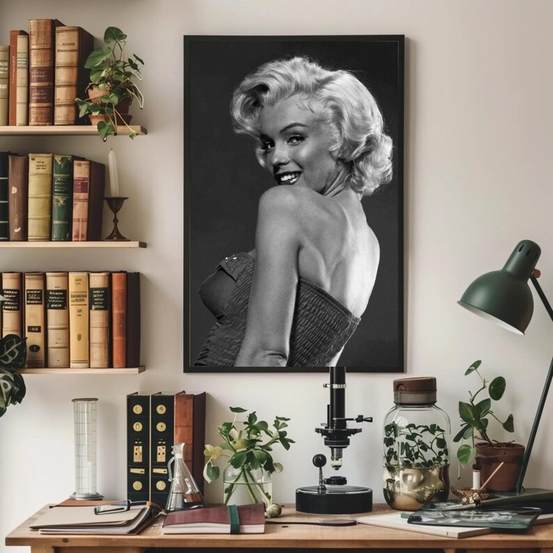 Marilyn Monroe Poster: Iconic Black and White Vintage Fashion ...