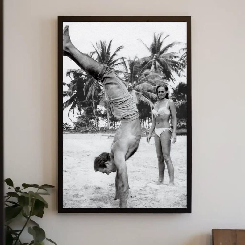 Sean Connery 007-afdruk: James Bond Dr. No Beach Photography afbeelding 2