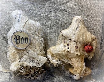 Primitive Ghost Shelf Sitters
