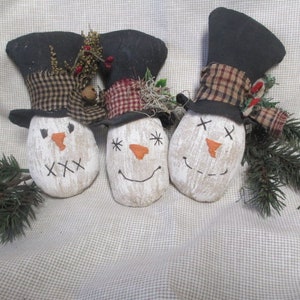 Snowman with Hat Bowl Fillers/Ornaments/FAPM/Primitive/Holiday