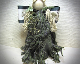 Homespun Angel Shelf Sitter/Green Check
