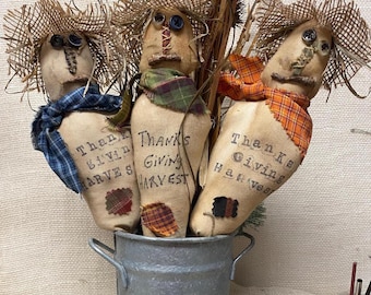 Primitive Scarecrow Pokes Halloween Decor