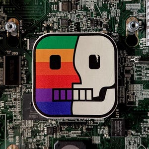 Retro Finder Rainbow Skull Sticker – Vintage Mac Inspired Nerdy Laptop Decal