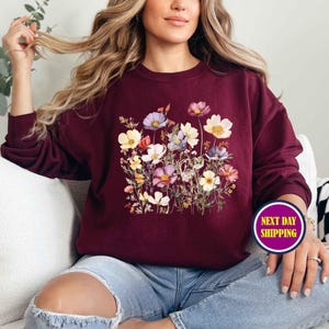 Wild Flowers Sweatshirt, Vintage Botanical Hoodie, Floral Sweatshirt, Gift For Garden Lover, Flower Sweatshirt, Pastel Floral Sweatshirt