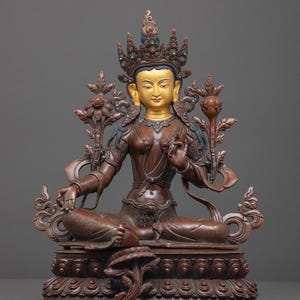 Statua di Tara Verde / Arte buddista in rame ossidato