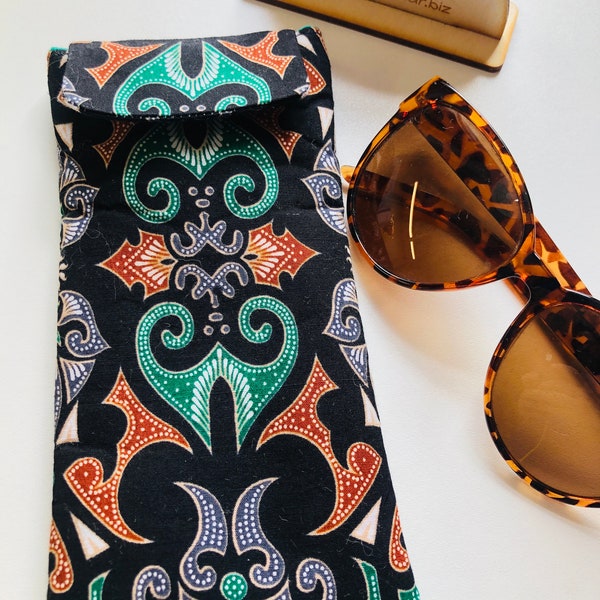 Batik glasses case, batik sunglasses case, vegan sunglasses case, fabric sunglasses case, batik sunglasses case, vegan pouch, handmade pouch